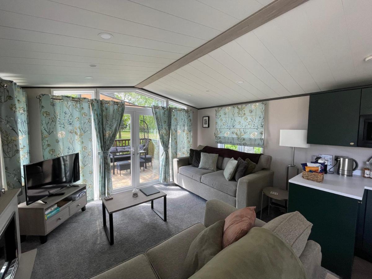 Teviotdale Lodge At Lilliardsedge Holiday Park 杰德堡 外观 照片